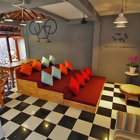 Kayun Hostel Downtown Кута Екстериор снимка