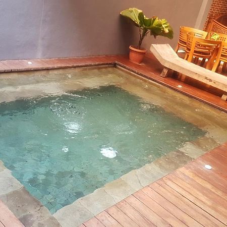 Kayun Hostel Downtown Кута Екстериор снимка
