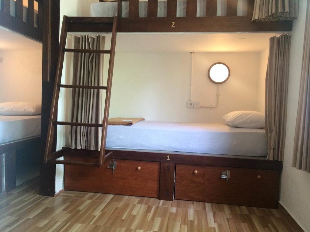 Kayun Hostel Downtown Кута Екстериор снимка