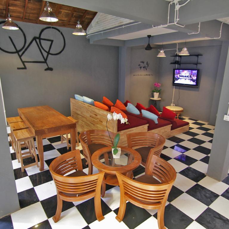 Kayun Hostel Downtown Кута Екстериор снимка