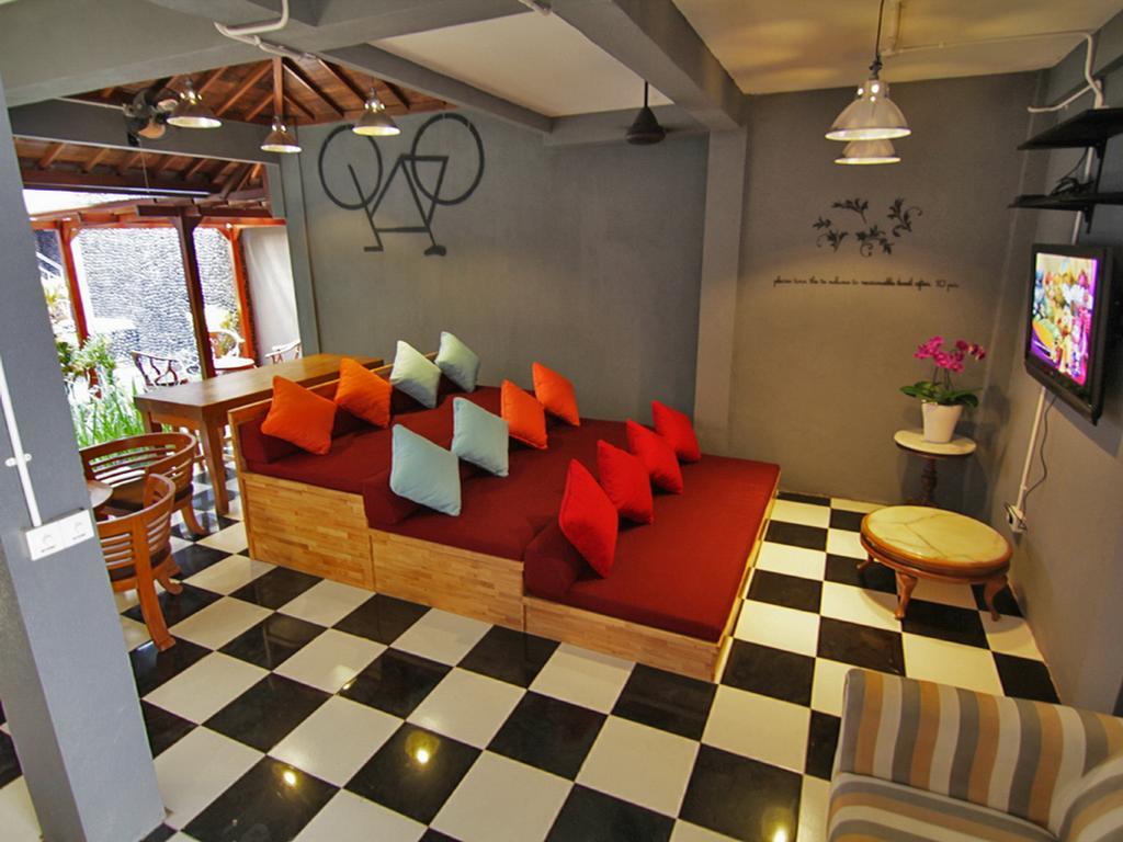 Kayun Hostel Downtown Кута Екстериор снимка