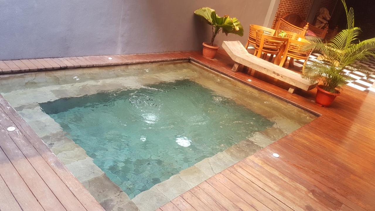 Kayun Hostel Downtown Кута Екстериор снимка