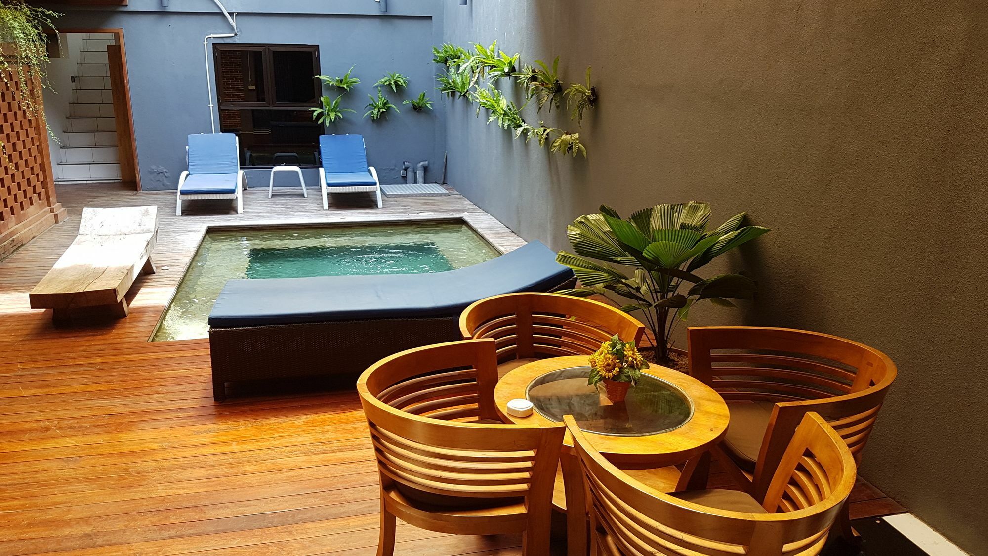 Kayun Hostel Downtown Кута Екстериор снимка